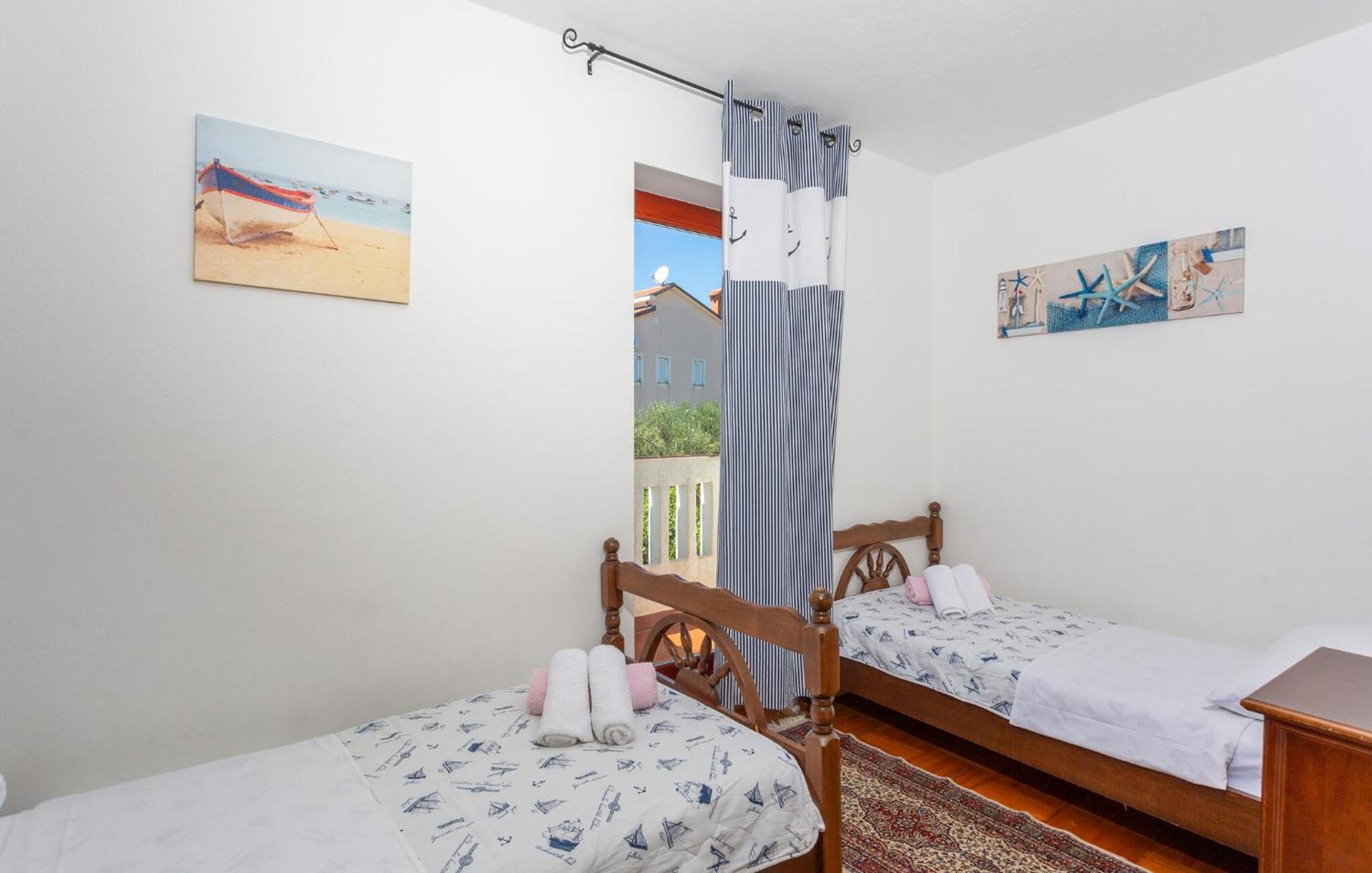 3 Bedroom Stunning Apartment In Krk Krk Town Exterior foto