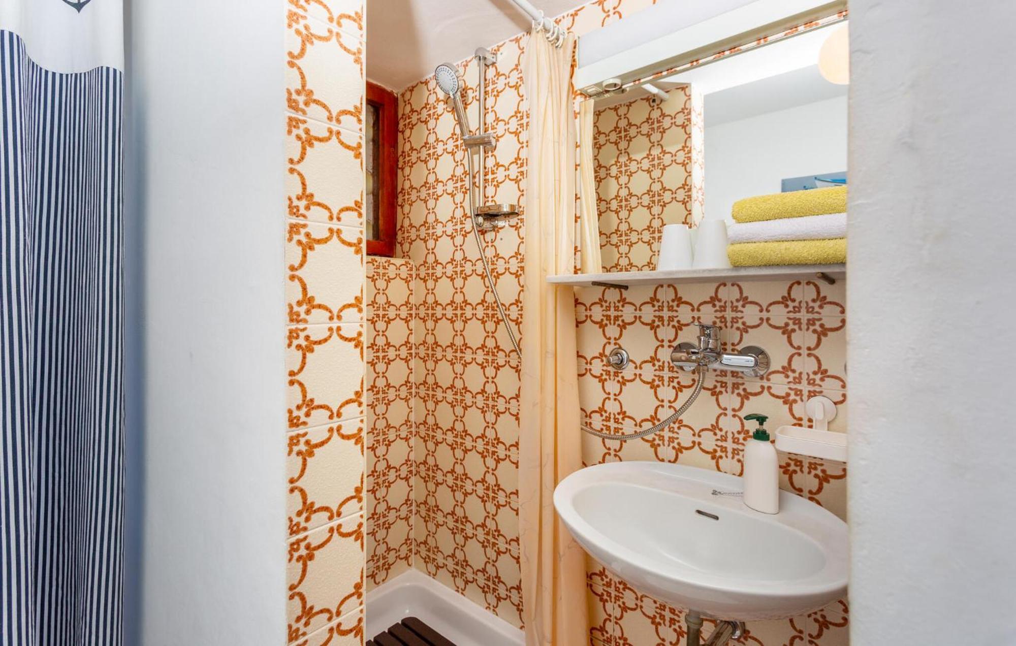 3 Bedroom Stunning Apartment In Krk Krk Town Exterior foto